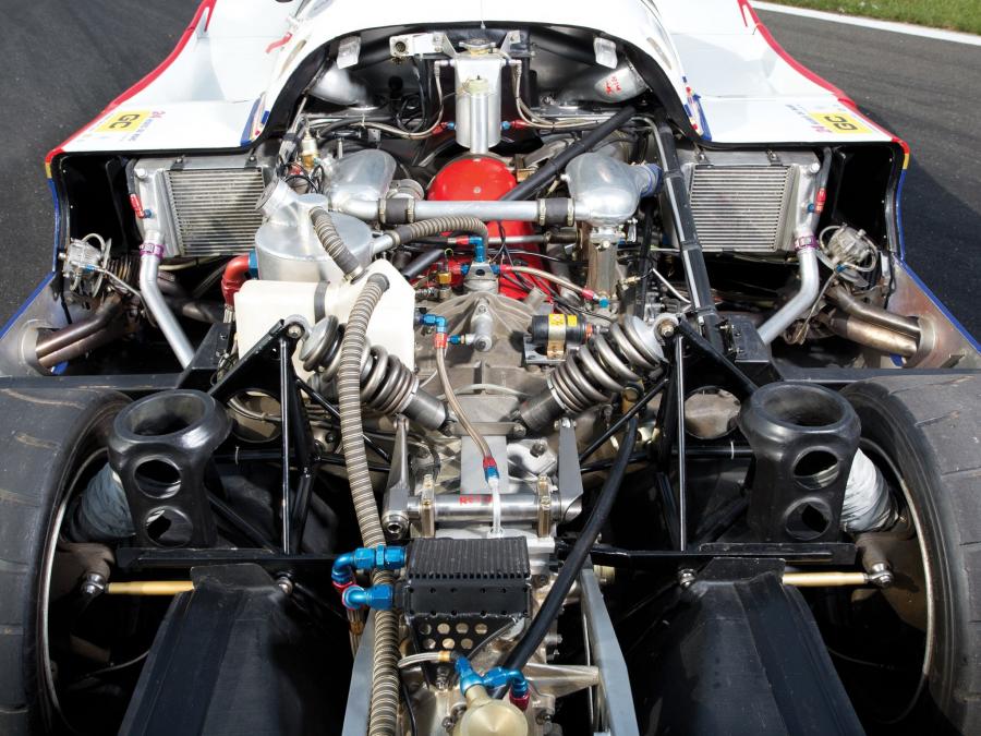 Моторный отсек Porsche 956 C Coupe 1982 года  (фото 71 из 81)
